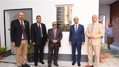 رئيس جامعة أسيوط يفتتح أعمال التجديد لمدرجات كلية العلوم.. صور 