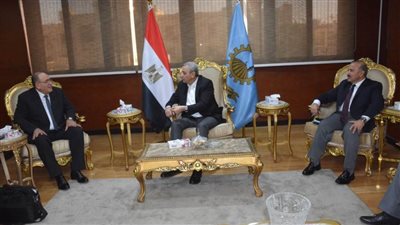  بالصور.. محافظ الغربية يناقش مع وفد جهاز الخدمة الوطنية التعاون المشترك لإقامة مشروعات خدمية وتنموية
