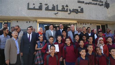 وزير الثقافة يتفقد قصر ثقافة قنا