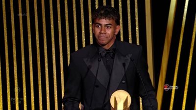 عاجل.. لامين يامال يحصد جائزة أفضل لاعب صاعد 