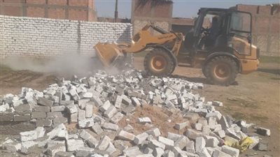 إزالة 15 حالة تعد على أراض زراعية ومخالفات بناء بمركز منفلوط