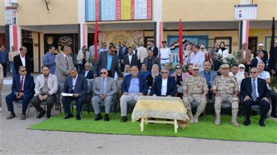 محافظ الإسماعيلية يوجه بتنفيذ برامج تدريبية وتأسيس مشروعات صغيرة لطلبة مدرسة التل الكبير 