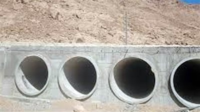 محافظ أسوان يوجه لتكاتف الجهود للتعامل مع أي أمطار أو سيول وتحديد أماكن الأيواء والتجمعات المؤمنة 