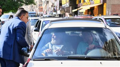 محافظ الدقهلية يحذر سائقي التاكسي والسرفيس إلا مش يلتزم هحاسبه 