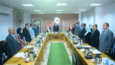 النعماني يستهل جلسة مجلس جامعة سوهاج بالوقوف دقيقة حدادًا على روح المرحوم الدكتور عبد الباسط دياب