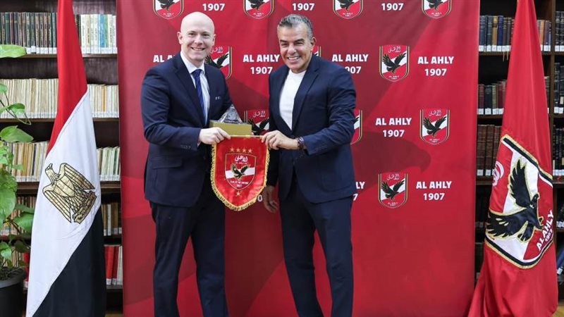 خالد مرتجي مع سكرتير