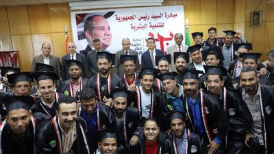 محافظ المنيا يسلم شهادات الرخصة الإفريقية D لـ 60 مدرب كرة قدم