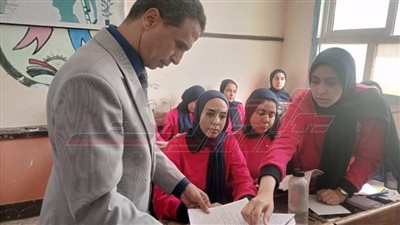 جودة يستمع لاقتراحات المعلمين حول العملية التعليمية بمدرسة فوة الثانوية