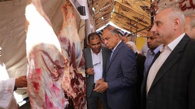 محافظ المنيا يفتتح معرضا لبيع السلع واللحوم بأسعار مخفضة بنسبة 30% ببني مزار