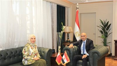 عبد اللطيف: بحث توفير العمالة للشركات البحرينية في مصر