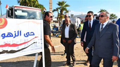 بالصور.. محافظ بورسعيد يشهد اصطفاف سيارات ومعدات الأحياء ومدينة بورفؤاد لمواجهة الأمطار 