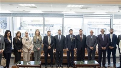 وزير الشباب والرياضة يلتقي مسؤولي حزب 