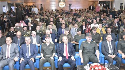 رئيس جامعة سوهاج يشارك الأكاديمية العسكرية في فعاليات اليوم الوطني للدارسين الوافدين