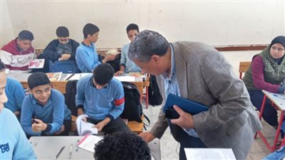 وكيل تعليم البحيرة يتفقد سير العملية التعليمية والإنضباط الإداري بمدارس المحمودية ورشيد