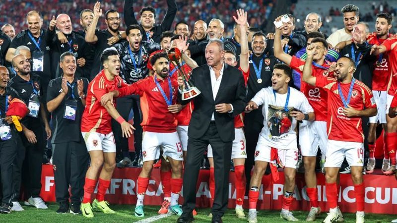 جانب من تتويج الأهلي