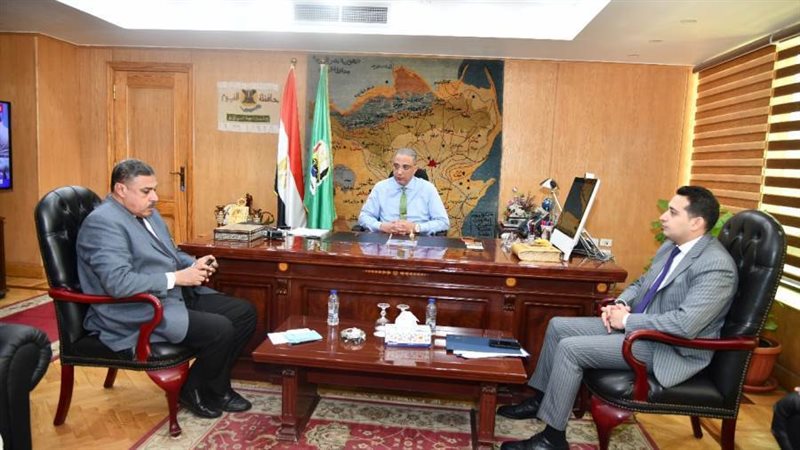 محافظ الفيوم يلتقى