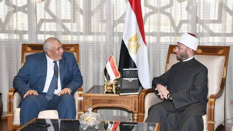 وزير الأوقاف ومحافظ