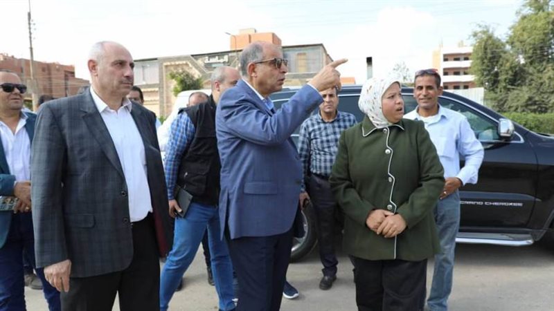 محافظ المنيا خلال