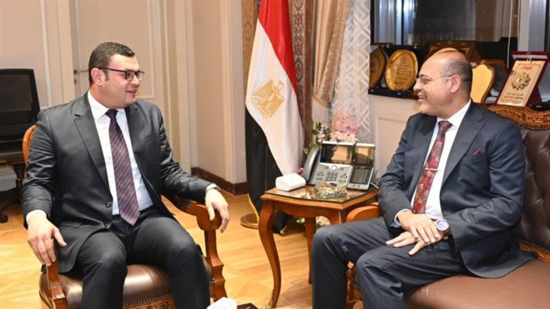 وزيرا الإسكان والعمل