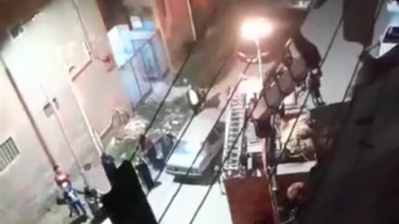 انقاذ قطة من سقوط