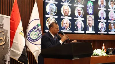 أمين عمال مصر: نجدد العهد مع الرئيس ببذل الجهد لتحقيق التنمية والرخاء لمصر