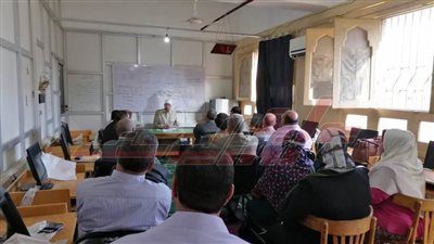 رئيس منطقة كفر الشيخ الأزهرية يجتمع بمديري المراحل وموجهي العموم