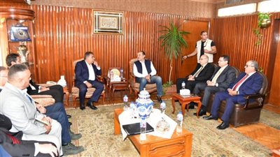 محافظ الدقهلية يلتقي وزير قطاع الأعمال لبحث تطوير شركة الدلتا للأسمدة 