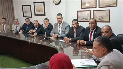 عطية.. لا جلوس على المكاتب إلا بعد المتابعات اليومية 