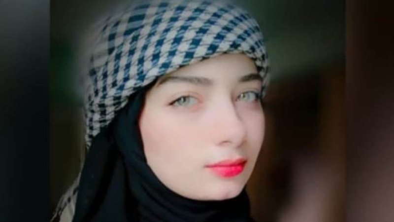 الفنانة التشكيلية