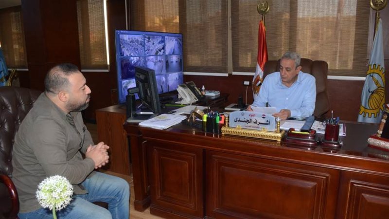 جانب من لقاء محافظ