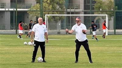 ميكالي يحفز ويحذر لاعبي منتخب الشباب 