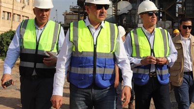 وزير قطاع الأعمال العام يتفقد مصانع شركة الدلتا للأسمدة بطلخا ومستشفى السماد