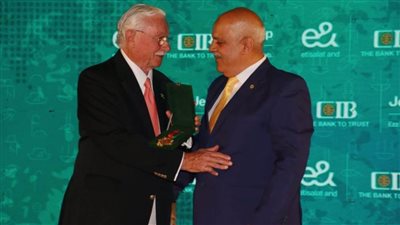 منح اللواء حازم حسني أعلى وسام من قبل الاتحاد الدولي