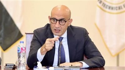 وزير التعليم يتقدم بالعزاء في وفاة طالب 