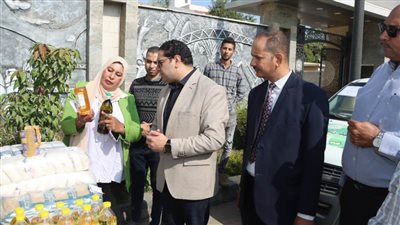 اللحوم بـ280 جنيها والبيض بـ150.. بنى سويف: إقبال كبير على قافلة الإصلاح الزراعى لبيع السلع