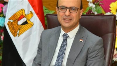 رئيس جامعة أسيوط يصدر قرارا برفع قيمة الأجر اليومي للعمالة اليومية على مستوى الجامعة