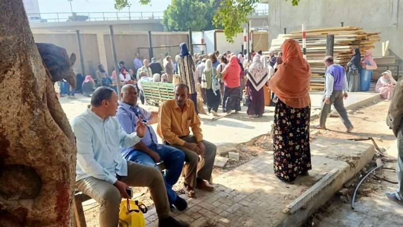 توافد المعلمين على