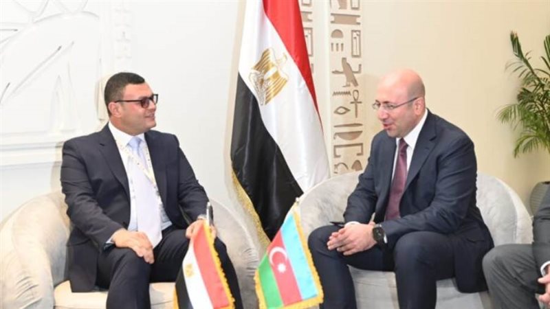 وزير الإسكان يعرض