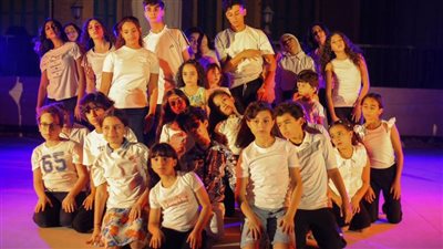 35 طفلًا يقدمون مسرحية  