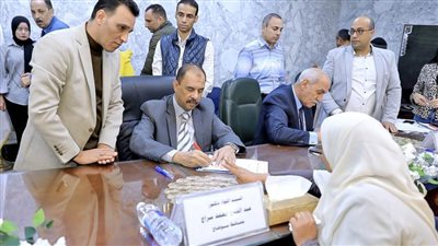 محافظ سوهاج يعقد اللقاء الجماهيري الأسبوعي للاستماع لمطالب وشكاوى المواطنين