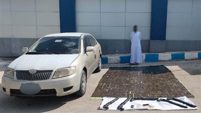 ضبط عنصر إجرامى بمطروح بحوزته مخدرات  وأسلحة نارية 