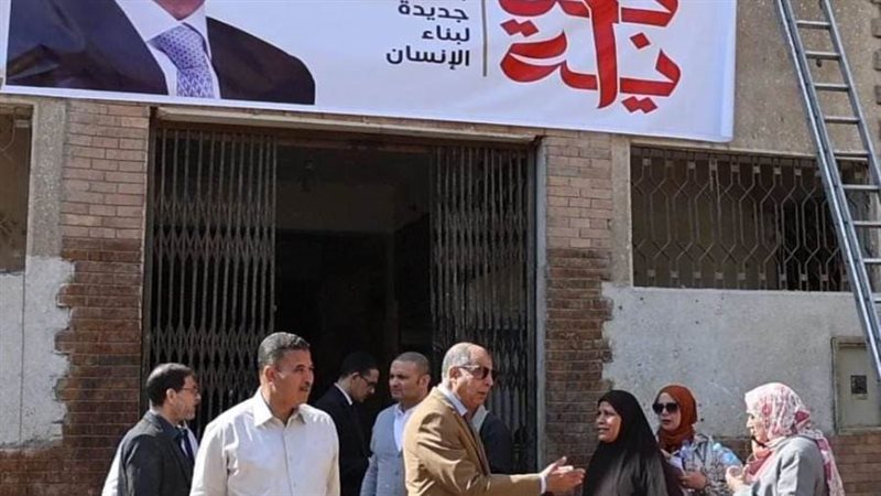 محافظ المنيا خلال