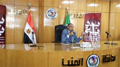 محافظ المنيا يفحص ٥٠ طلبًا وشكاوى ويؤكد حرصه الدائم على حسم المشاكل 