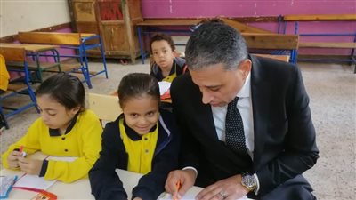 التحقيق مع المعلمين والإخصائيين الاجتماعيين المتغيبين في زيارة مفاجئة لمدارس بإدارة الهرم