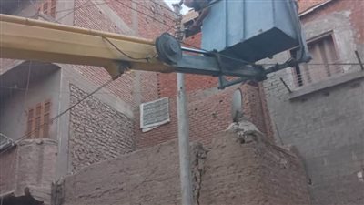 محافظ أسيوط: استمرار صيانة وتركيب كشافات جديدة لرفع كفاءة منظومة الإنارة بأبوتيج