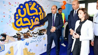 محافظ البحيرة تشيد بمبادرة دكان الفرحة لصندوق تحيا مصر بجامعة دمنهور 