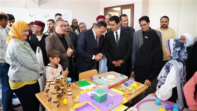 مبادرة بداية تصل أقصى الحدود المصرية.. محافظ مطروح يتفقد قافلة الخدمات الشاملة لأهالي السلوم