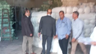 تموين شرق الإسكندرية يضبط مخزنا للأقمشة والخيوط بدون ترخيص 