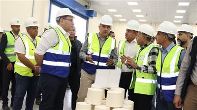 وزير قطاع الأعمال العام يتفقد تجارب تشغيل مصنع 