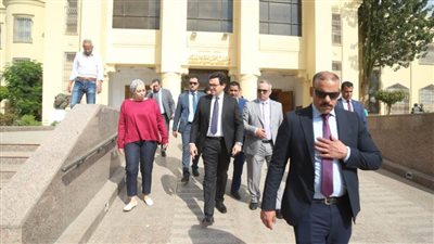  وزير الثقافة يتفقد التجهيزات الجارية لافتتاح مهرجان القاهرة السينمائي ومتحف الفن الحديث